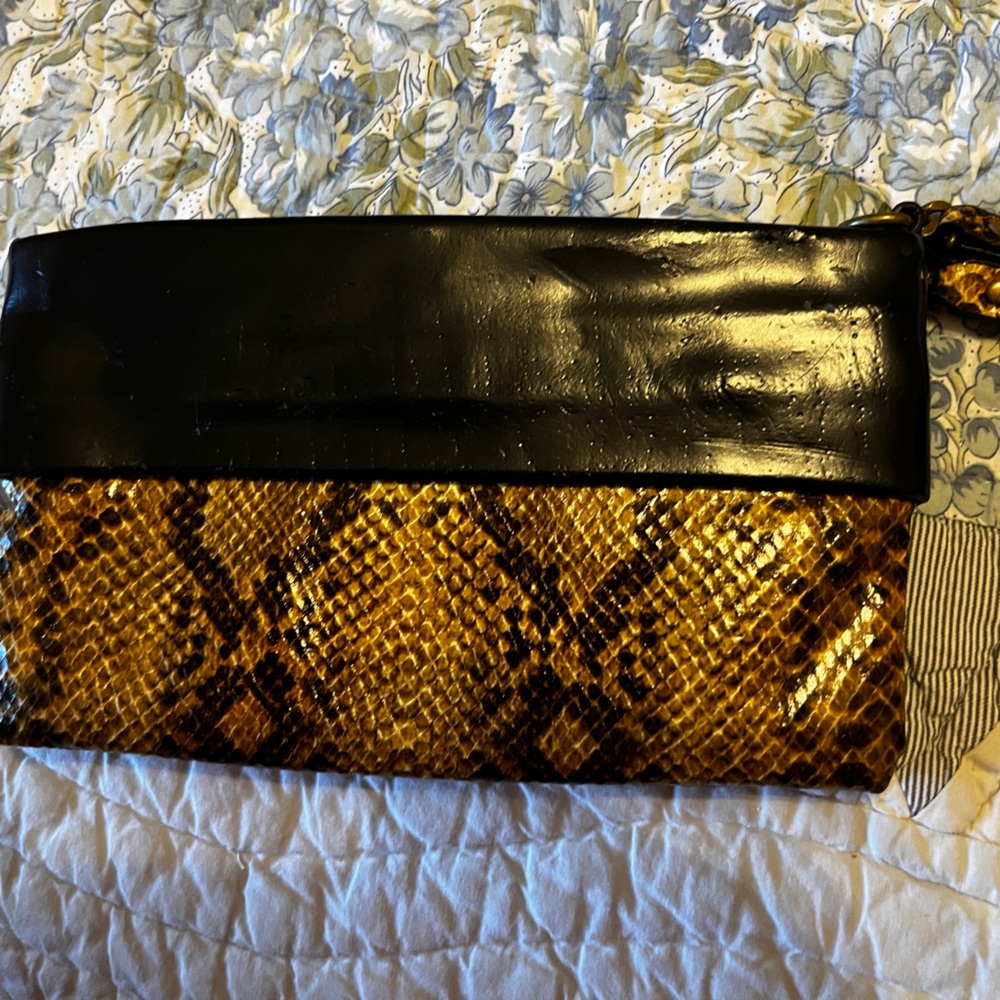 Simply Vera Clutch